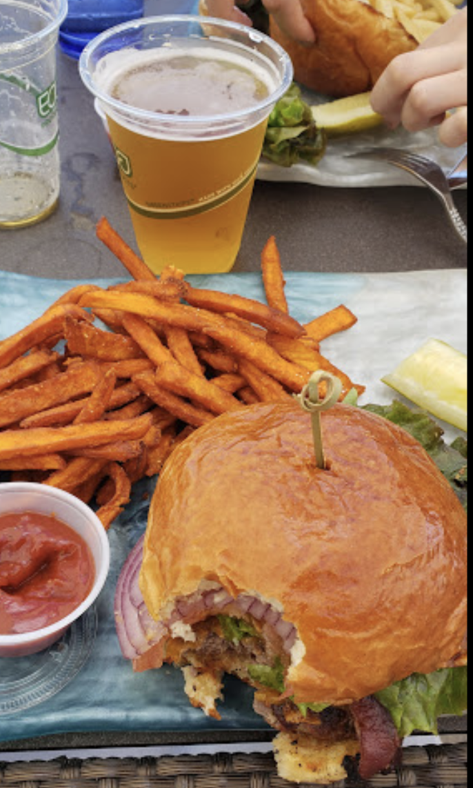 Dune Burger bite.png